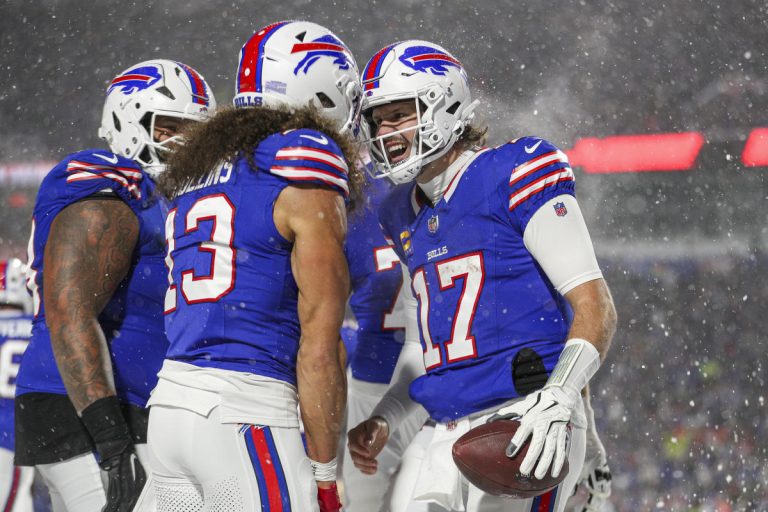 49ers-Bills: Josh Allen leads Buffalo into a blizzard in San Francisco as the Bills clinch the AFC East with a 35-10 win