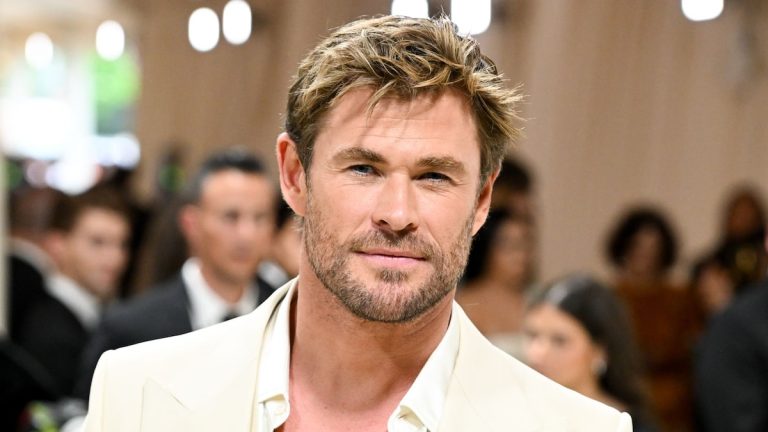 Chris Hemsworth and his son hold hands on a Black Friday shopping trip