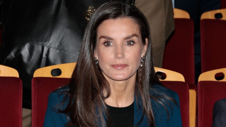 Queen Letizia has once again supported Valencia with handmade glass drop earrings