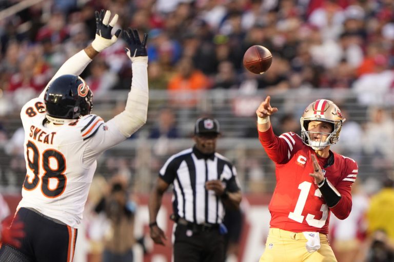 49ers snap 3-game losing streak as Bears fail to recover from disastrous first half