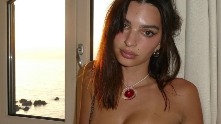 3 Tricks to Apply the Perfect Eyeliner by Emily Ratajkowski