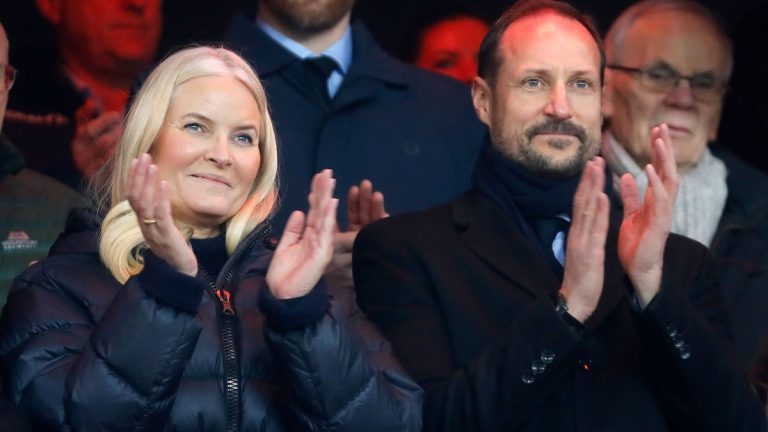 Haakon and Mette-Merit from Norway, an afternoon of football amid all the Marius Borg controversy