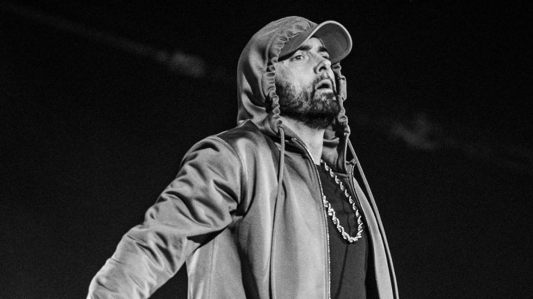 Eminem performed a song that referenced his late mother, Debbie