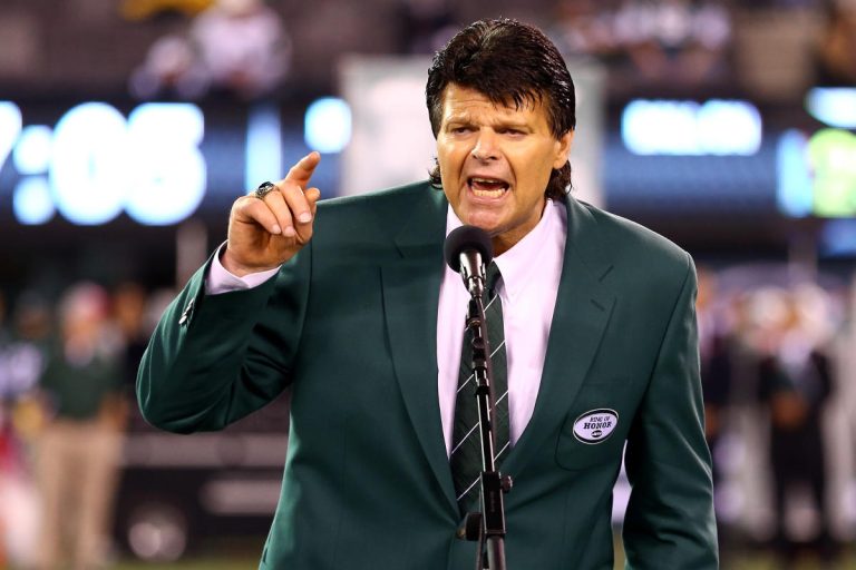 Former Jets pass rusher Marc Gastineau confronts Brett Favre about NFL sack record outrage, ESPN doc shows