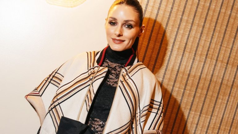 Olivia Palermo surrenders to extensions to flaunt the most sophisticated 'smooth ponytail'