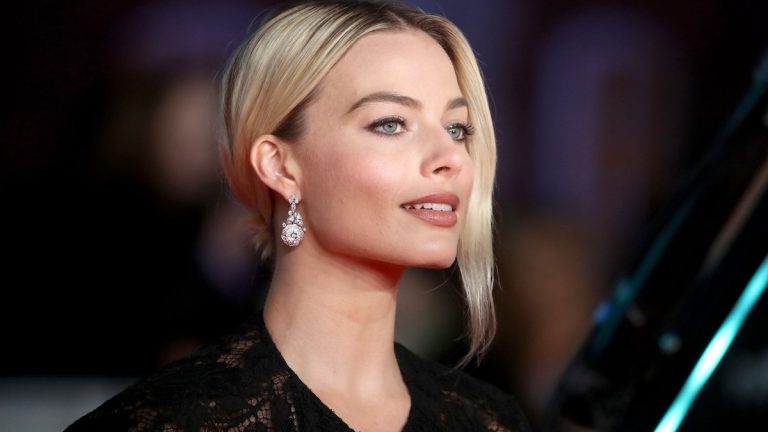 Margot Robbie's makeup artist's favorite products for fall-winter