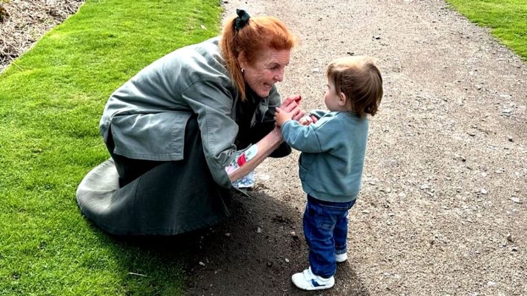 Funny video of Sarah Ferguson with her grandchildren August and Ernest on wheelies