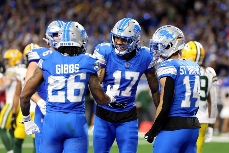 Lions use gutsy 4th-down call to finish Packers in thrilling NFC North battle